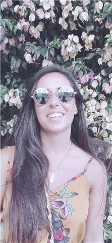 Profesora de Educación Primaria con lengua extranjera (inglés). Por otro lado he realizado un máster Universitario sobre la enseñanza de español para extranjeros (ELE). Tengo mucha experiencia dando clases particulares