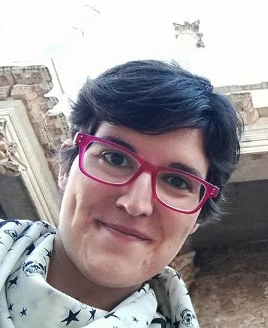 Doy clases de humanidades. soy historiadora del arte pero también doy clases de historia, filosofía. griego, latín