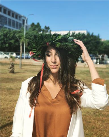 Diplomata al liceo classico e laureata con la lode,sono pronta a mettere la mia conoscenza a disposizione ma specialmente a trasmettere la passione per lo studio