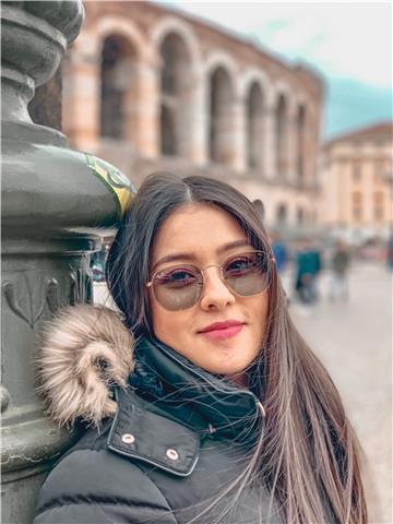 Soy profesora de español nativa, imparto clases online, soy una persona muy dinámica