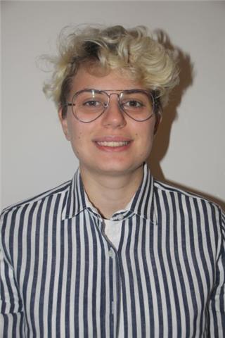 Diplomata istituto economico commerciale attualmente matricola presso l'Università di Padova corso di scienze politiche offre lezioni a studenti delle elementari e medie