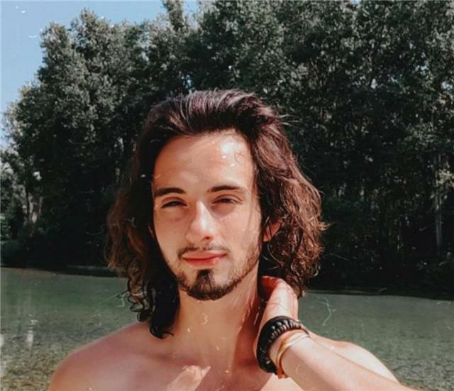 Studente di Scienze Biologiche al terzo anno, diplomato con eccellenti voti al Liceo, propone lezioni in tutti gli ambiti scientifici e nelle materie umanistiche, in Provincia di Venezia