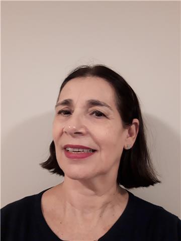 Profesora nativa, con muchos años de experiencia, enseña el idioma a alumnos de igcse, ibdp, delf, dalf