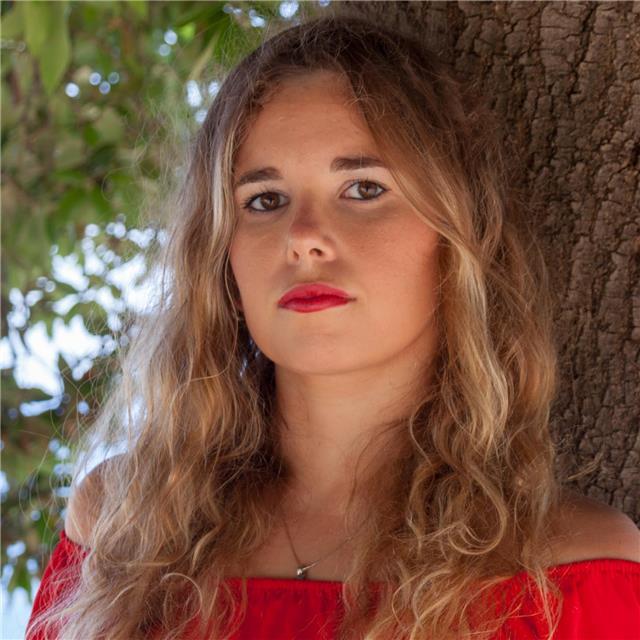 Studentessa laureanda nel Corso di Laurea Magistrale in Letterature Moderne