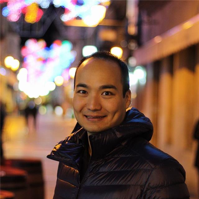 Profesor erzhan kulibaev, ganador de 7 primeros premios, imparte clases de violín