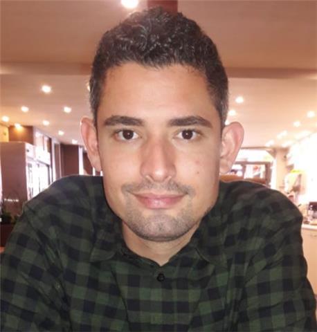 Profesor de historia, historia del arte, historia universal. experiencia en métodos y técnicas de estudios y educación de la voz