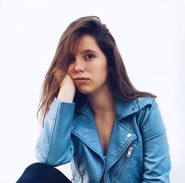 Doy clases particulares de lengua castella y literatura economicas ,soy una persona a la que le gusta enseñar