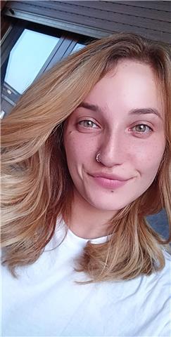 Ragazza di 21 anni diplomata in Lingue offre lezioni di Letteratura italiana, ma anche Inglese e Francese, ma anche altre materie (non chiedetemi matematica ahahaha)