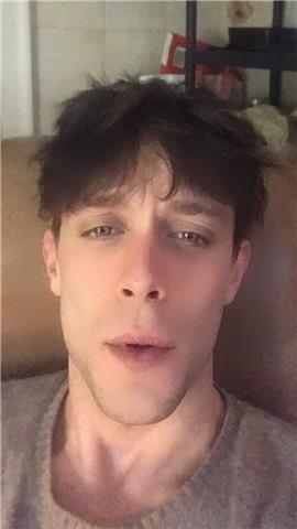 Sceneggiatore e regista fornisce ripetizioni di inglese fino alla quinta liceo