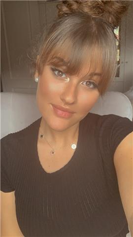 Una chica extrovertida que se le dan bien los niños y entretenerlos