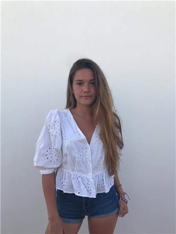 Soy una chica de 19 años que estudia 2°de derecho en la upv de leioa. doy clases particulares a niños de primaria y eso
