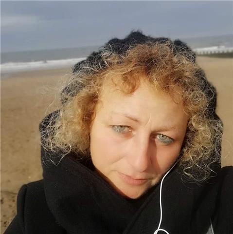 Sono una guida turistica , vuoi imparare un po' di inglese francese con me?