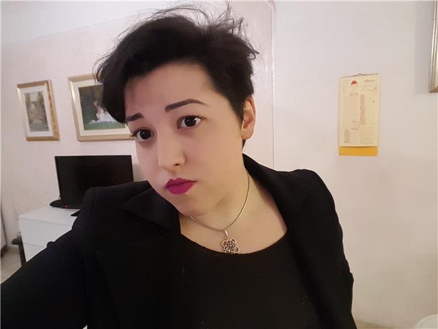 Ragazza offre ripetizioni