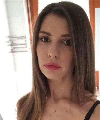 Se vuoi migliorare o imparare l'inglese sono la persona giusta per te Sono una ragazza laureata in lingue con un livello C1 di inglese e con esperienza nell'aiuto compiti, nel miglioramento della pronuncia, del lessico, della grammatica e nel superamento 