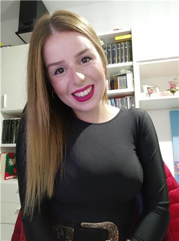 Ragazza diplomata al liceo , si offre per ripetizioni di Italiano e materie umanistiche come scienze umane