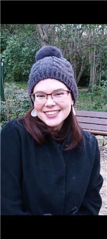 Graduada en magisterio de primaria por lo que las clases que ofrezco van destinadas sobre todo a ese nivel