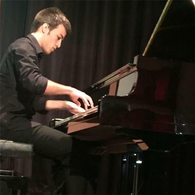 Profesor de piano para todos los niveles