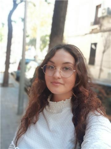 Estoy cursando segundo de Bachillerato, ofrezco clases de repaso de todas las materias de primaria y ESO. Ofrezco diferentes técnicas para facilitar el estudio y la comprensión de las materia