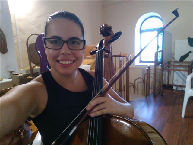 Soy profesora de violonchelo, titulada por el Conservatorio Superior de Música de Murcia, imparto clases a todos los niveles