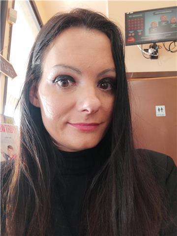 Ragazza referenziata e con laurea triennale sett.Umanistico impartisce lezioni di Italiano storia e materie umanistiche/letterarie