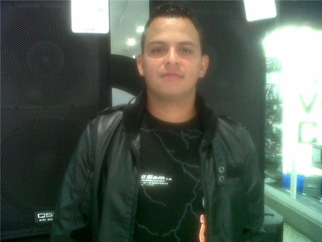 Clases presenciales de bajo en estilos latinos modernos,rock,pop,reggaeton,merengue,salsa,bachata esencial tenr instrume