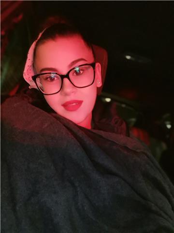 Ragazza di 20 anni, uscita due anni fa dal liceo linguistico (ho studiato spagnolo, inglese, francese).. Ora sono al secondo anno universitario di scienze dell'educazione e formazione. Sono disponibile a dare ripetizioni per elementari/medie