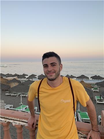 Simpático, educado y amante de las mates. estudiante de matemáticas.
doy clase nivel de eso y bachiller