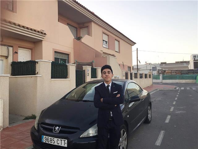 Doy clases particulares de economía,historia, matemáticas aplicadas a las ciencias sociales e inglés