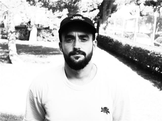 Imparto clases de diseño gráfico. soy graduado en publicidad y relaciones publicas y diplomado en diseño gráfico