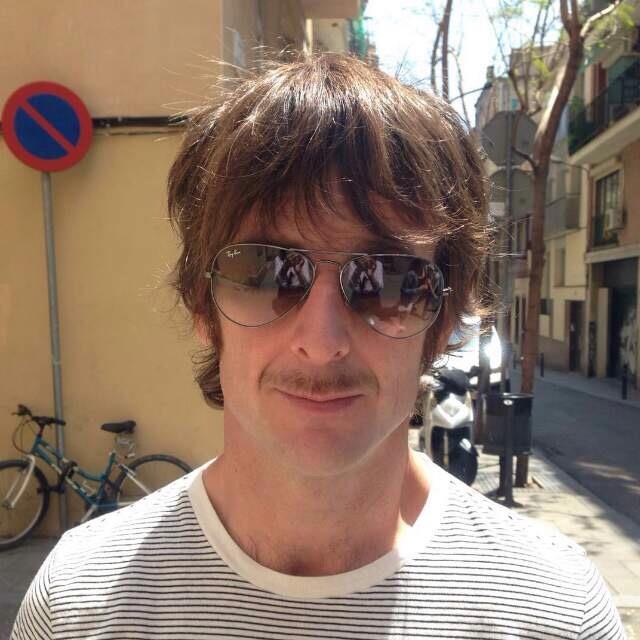 Native english speaker offering classes in conversation for individuals and groups, in company classes