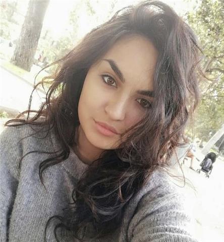 Sono una ragazza di 20 anni appassionata della lingua italiana. Ne esigo la forma corretta sia nello scritto sia nel parlato in ogni circostanza e ne voglio dare lezioni a Foiano della Chiana (AR)