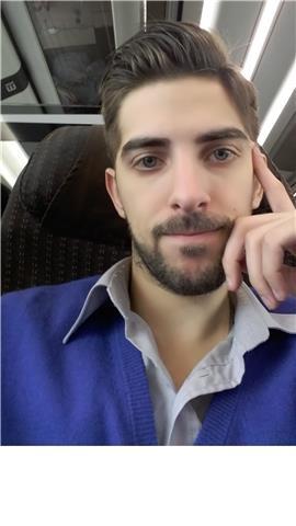 Sono uno studente di lingua Giapponese, ho studiato il Giappone per due anni ed ora lo sto portando avanti qui in italia