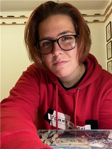 Sono una ragazza di 20 anni che desidera aiutare in matematica