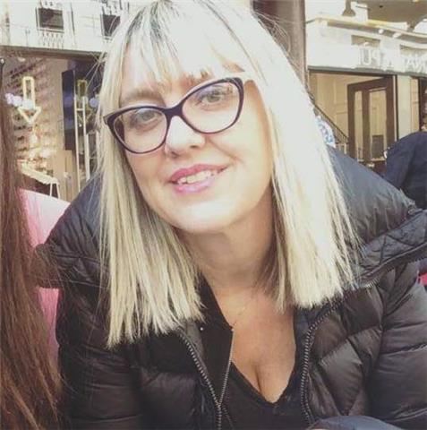 Laureata con esperienza decennale impartisce lezioni di tutte le materie ad alunni di scuola elementare e media