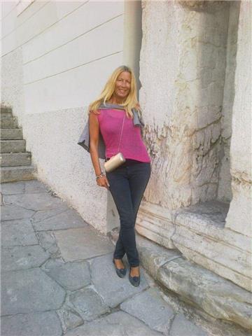 Docente Italiano e Business Language offre lezioni private di Italiano, Tedesco, Inglese. Seria, puntuale, precisa. Offre contenuti interessanti e approfondisce lezioni richieste