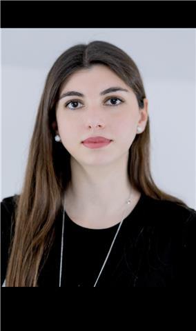 Sono Federica Parisi, ho una laurea triennale in lingue e sono studentessa magistrale. Ho lavorato da sempre con i ragazzi facendo lezioni private per migliorare il livello di inglese o per riparare le materie a settembre