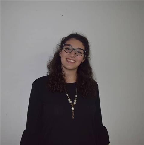 Studentessa universitaria che da ripetizioni di spagnolo