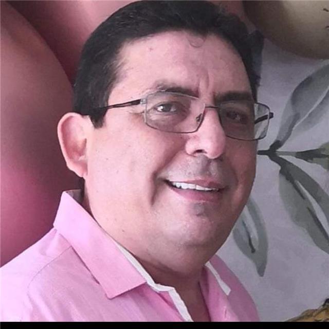 Ingeniero de sistemas con especialización en pedagogía para el desarrollo del aprendizaje autónomo, especialista en informática educativa y maestría en dirección y administración de empresas MBA con experiencia docente de 20 años en Uniguajira, U San Mart