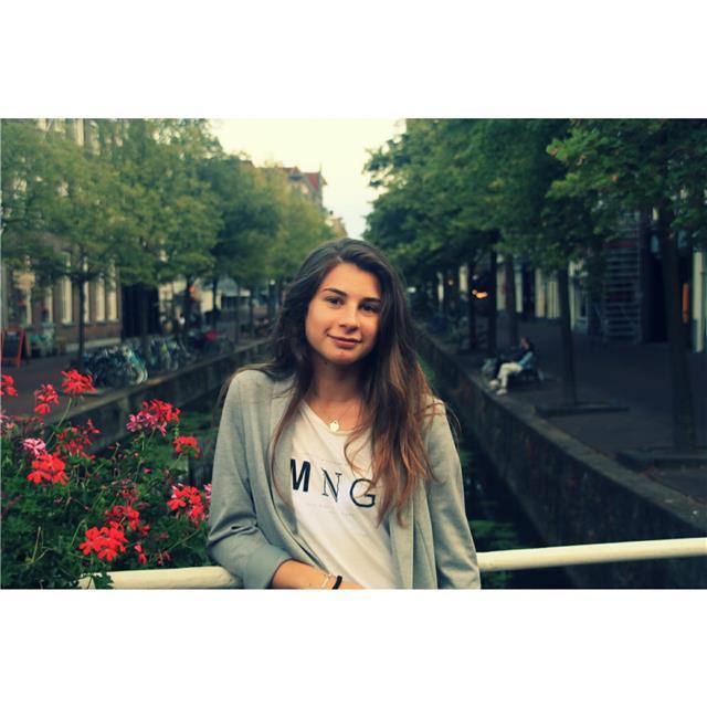 Studentessa universitaria offre ripetizioni