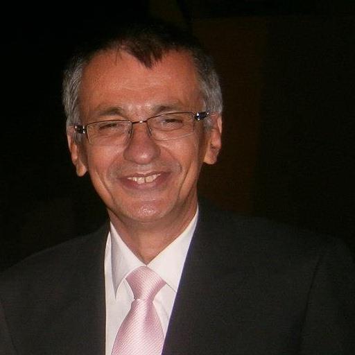 Doctor en ingeniería ofrece clases de programación, algoritmia, arquitectura, linux