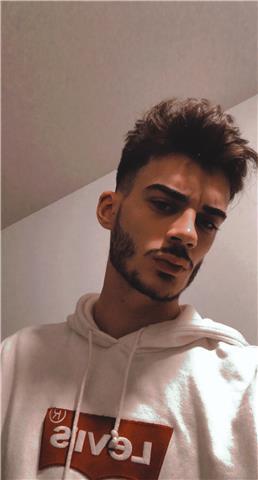 Estudiante de ingeniería informática da clases particulares a alumnos de eso y bachillerato