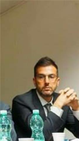 Professionista impartisce lezioni di Economia e finanza aziendale