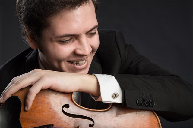 Violinista diplomato offre lezioni private di Violino, anche online
