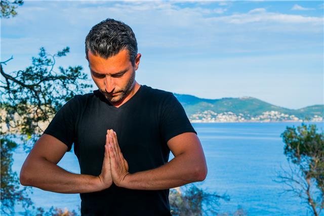 Professeur de HATHA YOGA et de YOGA ASHTANGA VINYASA