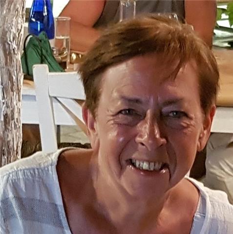 LAUREATA IN MATEMATICA OFFRE LEZIONI DI SUPPORTO A STUDENTI SCUOLE SUPERIORI