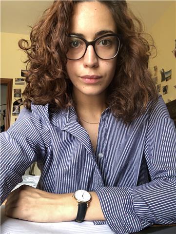 Laureata in Giurisprudenza all’Università di Bologna con la votazione di 110/110 e lode. Precedente maturità classica. Mi affianco agli studenti nell