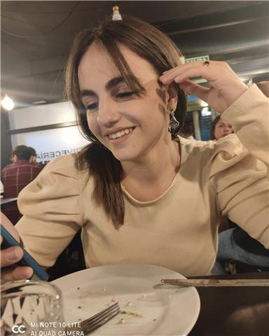 Profesora de cualquier asignatura, en especial asignaturas de ciencias biológicas (biología, geología y anatomía) también clases de inglés (b1) y de valenciano(c1)