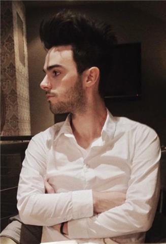 Ragazzo universitario offre lezioni private di italiano e storia