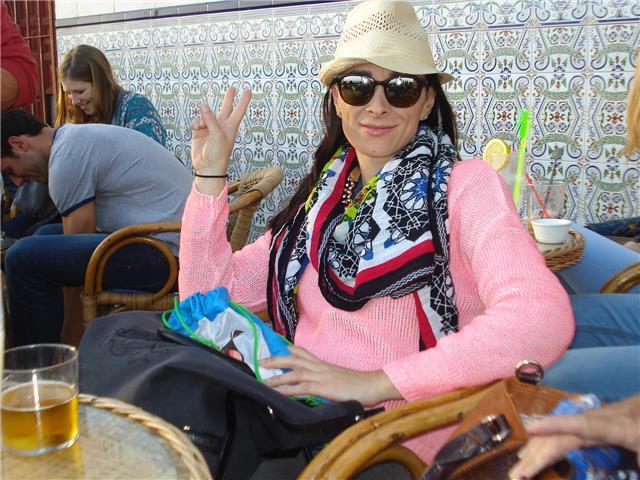 Profesora licenciada en filología inglesa ofrece clases particulares de inglés y lengua española a todos los niveles.más de veinte años de experiencia