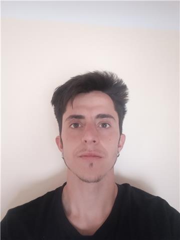 Estudiante de ingeniería en telecomunicaciones joven y con paciencia para enseñar